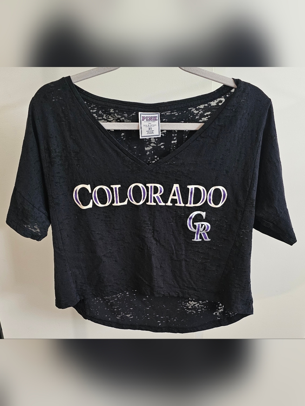 PINK Victoria's Secret Colorado Rockies Black V-Neck Graphic Crop Top